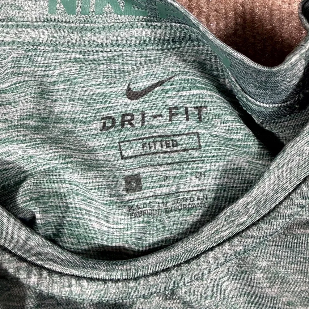 Nike Dri Fit Fitted Training T-Shirt Mens Small Heather Green Logo Raglan Sleeve
